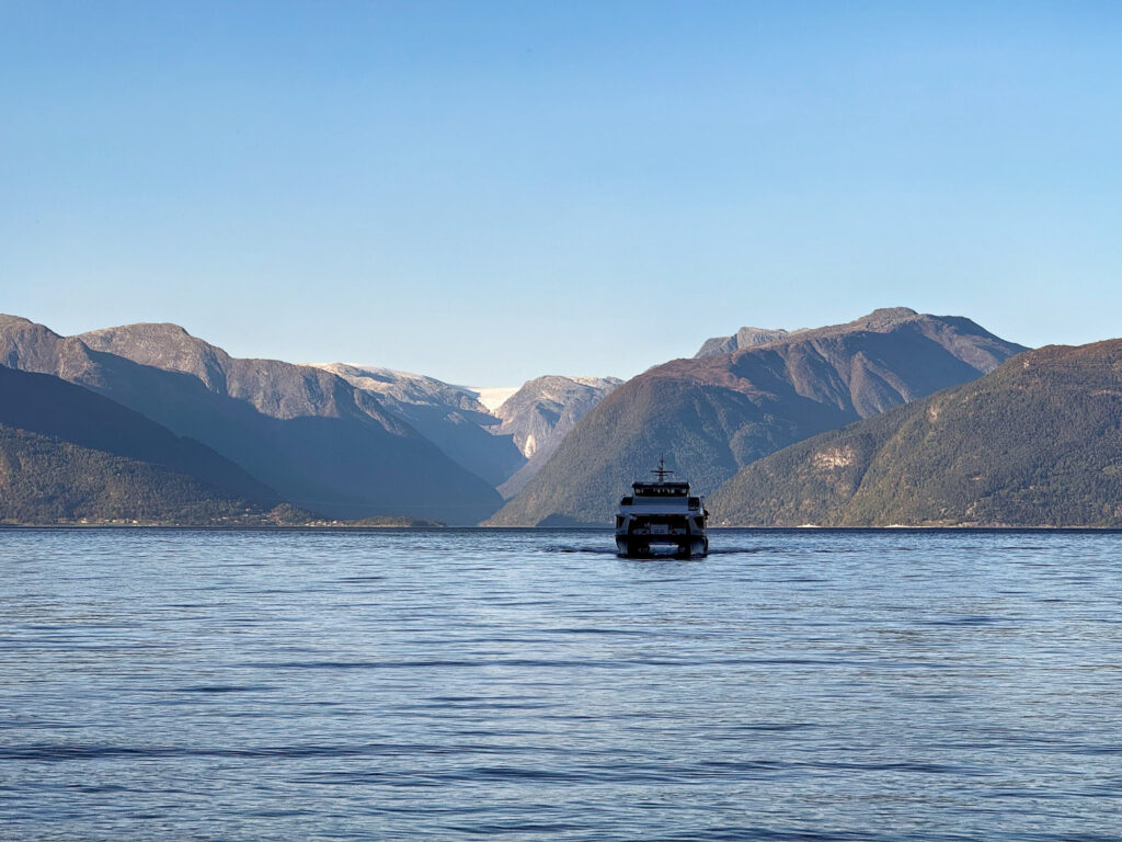 Fähre auf dem Weg nach Vik, Sognefjord 