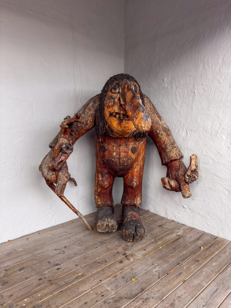 Troll am Nationalparkzentrum - statt Moschusochsen im Dovrefjell