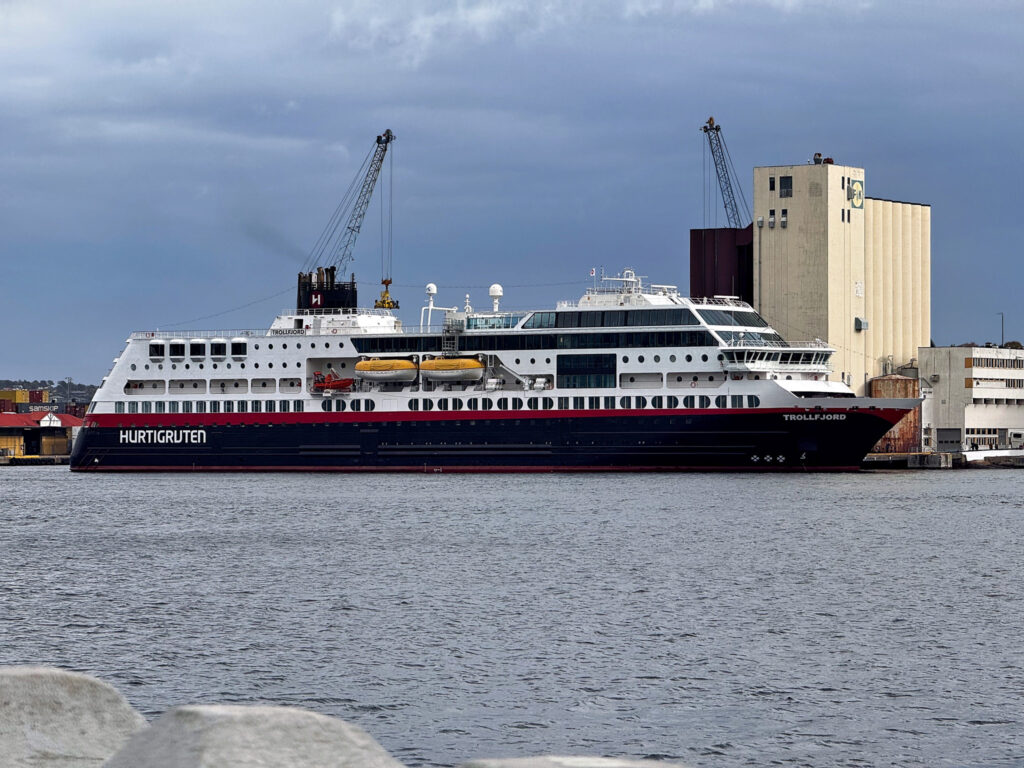 Trollfjord am Kristiansand Kreuzfahrtterminal