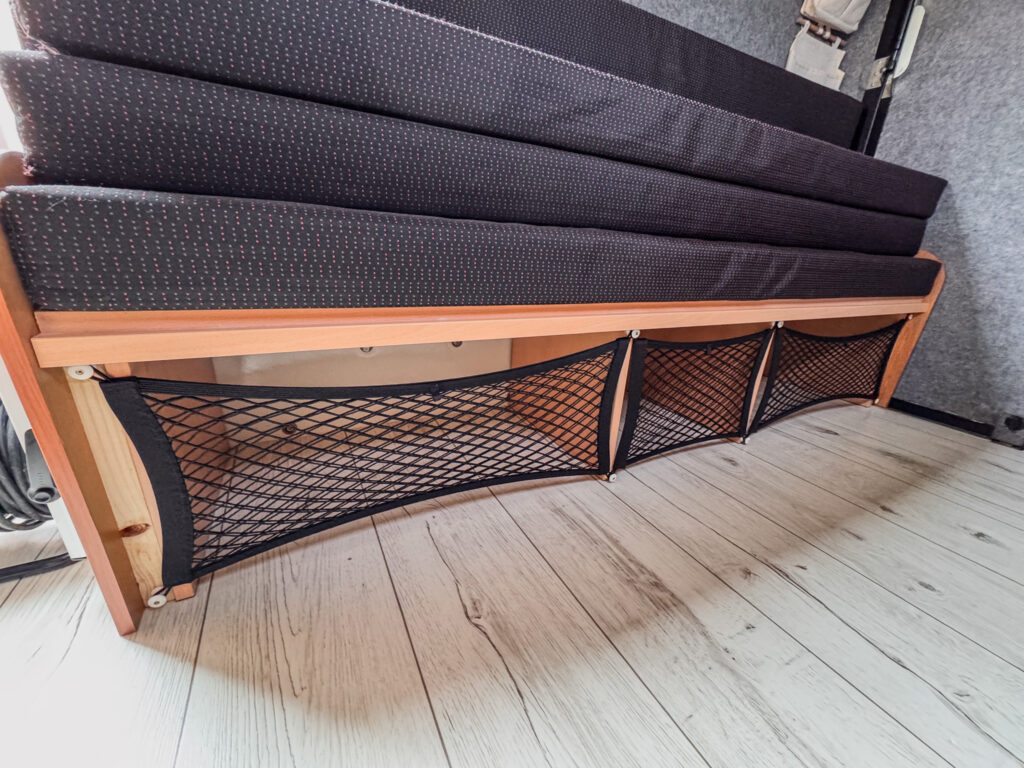 Links "rohes" Holz