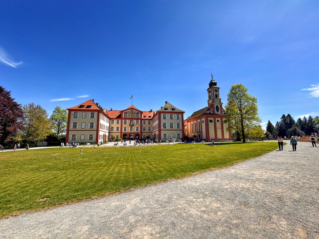 Schloss und Kirche